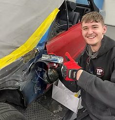 TP Smart Repairs technician, Joe, respraying a car